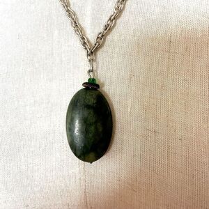 Oval jade pendant necklace